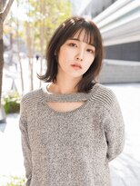 リリーオブザベイス(Lily of the Vase) くびれ、ベージュ、外ハネミディ