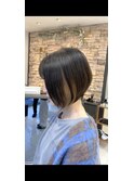 インナーカラー×前下がりボブ