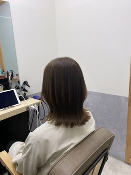フレームプラス なんば駅前店(FRAME+) 外ハネボブ×アッシュブラウン