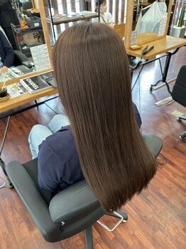 グリン(grin)の写真/髪質改善で髪の芯から美しく♪ダメージを受けた毛先も、思わず触りたくなるような艶やかな美艶ヘアへ…☆