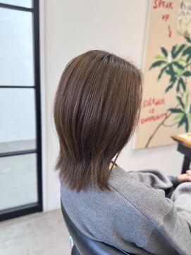 透明感ベージュ×くびれミディ