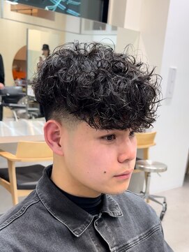 フィフスパーク(fifth PARK) 渋谷スペインカールラルフカール刈り上げ高めツーブロックメンズ