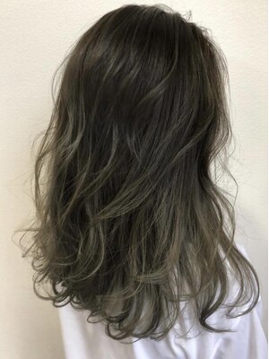 今のヘアカラーに飽きたなら是非【イロドリ】にお任せください!!似合わせカラーもご提案します♪