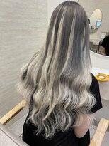 ラビス クローバー(Lovis clover) モノトーングレー