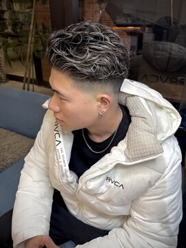 ラフ バイ マグ 南松本(R.A.F. by Mag) スキンフェードホワイトメッシュオールバックパーマ