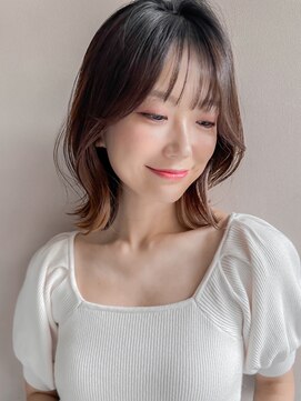 アグノス 青山(Agnos) アプリコットオレンジワンカール斜めバング美髪薄めバング