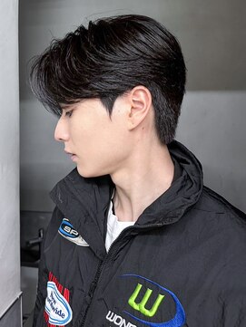 アイティーバイアルバム 北千住店(IT by ALBUM) ブルーブラックサーフカール刈り上げセンターパート_ba498561