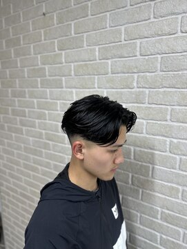 ラックス(LAX) センターパート スキンフェード