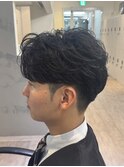 お客様スタイル刈り上げ前下がりセンターパートビジネスヘア