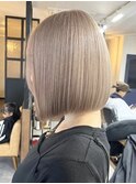 大人シアーベージュミニウルフボブミディアムレイヤー