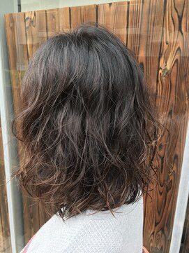 ビレッジエフ(villagef) 肩下パーマスタイル。