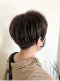 マッシュ刈り上げ女子