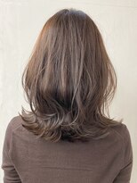 くびれミディアム　アッシュベージュ_厚めバングローライト