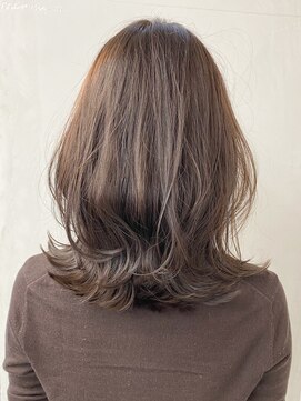 ノク(nok) くびれミディアム　アッシュベージュ_黒髪小顔オリーブグレー