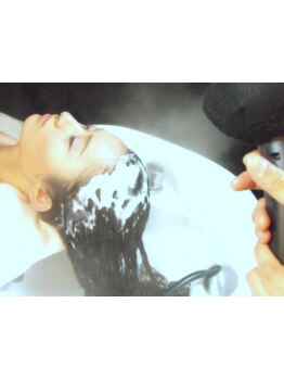 【ヘッドスパ初体験\3,500】頭皮の汚れを落とし、髪の芯から健康な髪へ♪自分へのご褒美にいかがですか。