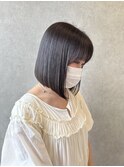 ぱつっと前下がり丸みボブ×透明感グレージュ