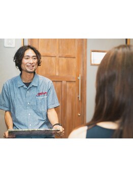 マンツーマンサロンで最後まで一人のスタイリストが担当します。良質な空間で癒しのひとときを。