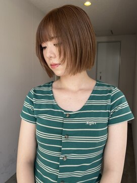 イロウ 天神大名店(IROW) 顔周りレイヤー 切りっぱなしボブ ブリーチ ベージュカラー 20代