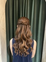 ヘアアレンジメント ボガスティーズ 川崎店(Hair arrangement Vogusty's)&nbsp;【ベーシックヘア】三つ編みハーフアップ