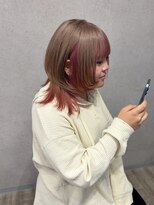ヘアーディア(Hair...DiA)&nbsp;ミルクティーベージュ × ピンク の インナーカラー