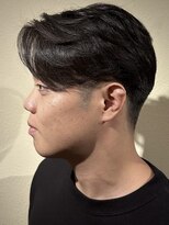 ヘアーグロウ&nbsp;刈り上げセンターパート毛流れセンターパートツーブロックメンズ