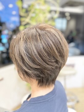 シュヴー 築地(CHEVEUX) 明るい白髪染め/白髪ぼかし/丸みショート/40代/50代/60代/