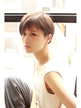 トルネード(TORNADO) 外国人風ショートボブ ハイライト グレージュ 白髪ぼかし