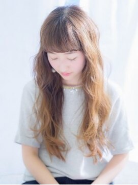 アイビー(Ivy) 無造作カール　グラデーションカラー　ロングヘアー