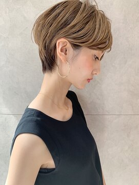 アヴァロン(AVALON) 小顔効果☆ひし形ショート×シャンパライトカラー