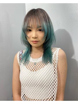 ジーナ(XENA) ウルフカット×グラデーションカラー