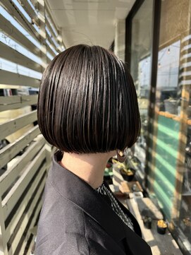 ルーミス バズヘアー(Loomis Buzzhair) ぱっつんボブ