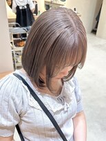 ヒビヲ(HIBIO) ショートボブハイトーンブリーチカラーミルクティーベージュ横浜