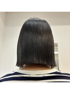 ジエクト ヴィシア(The Ect VIXIA) 切りっぱなし　ブルーブラック　外ハネボブ　ぷつっとボブ