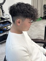 イーラ(era) 黒髪眉毛スペインカールスパイラルパーマ刈り上げ