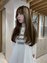 トーチ(torch)&nbsp;太めハイライトのローレイヤーカット　デザインカラー