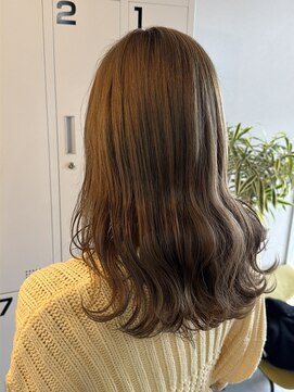 オリーブベージュ