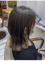 コンフィープラス(comfy plus) ナチュラルアッシュカラーにコントラストインナーカラー