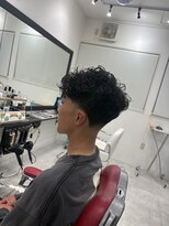キューカンバー(CUCUMBER)&nbsp;メンズパーマ　テーパーフェード　メンズ