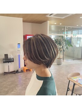 ビスポーク(BESPOKE) ショートボブ×ハイライトカラー