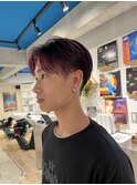 ワインレッド×刈り上げセンターパート
