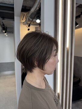 エレ 博多(ere) ショートボブ/レイヤーカット白髪ぼかし博多