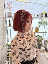 ヘアー アレス(hair ales)&nbsp;赤髪　ゼブラ柄　ゼブラエクステ　エクステ　小顔