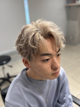 アッシュ 高幡不動店(Ash) メンズカラーブリーチホワイトブロンドツーブロック刈り上げ