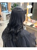 ツヤ感たっぷりのブルーブラック