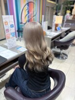 アース 土気あすみが丘店(HAIR&MAKE EARTH)&nbsp;シルバーブロンド ルーツカラー