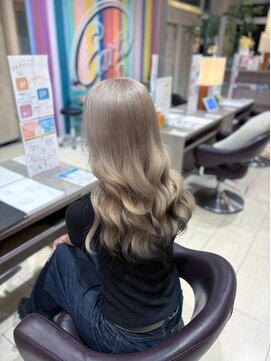 アース 土気あすみが丘店(HAIR&MAKE EARTH) シルバーブロンド ルーツカラー