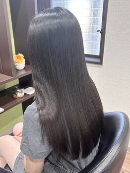 カットスタジオグラム(CUT STUDIO g)の写真/憧れの指通りとなめらかなツヤ感を実感!髪の深部まで栄養を届ける厳選トリートメントケア