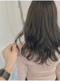 くすみオリーブカラー