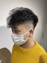 刈り上げ前下がりフェード風外国人風ツイスパダウンバング