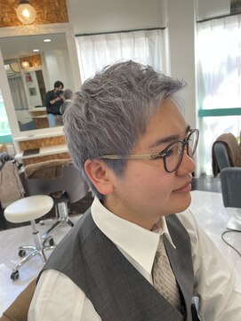 アルババイイーイーエム(ALBA byEEM) アップバングショートスタイル